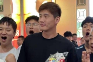 另一个王俊杰！山西新援王俊杰抵达太原 受到当地球迷热烈欢迎