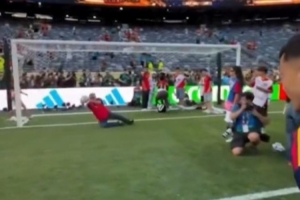 再次面对父亲罚点球庆祝，佩德里：他肯定会扑出来的，和往常一样