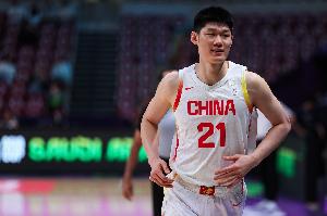 根本不需要我出手？胡金秋半场0投篮 首发10分钟拿3板1助1帽